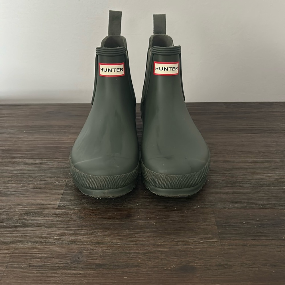 Hunter - Original Chelsea Short Rain Boots - Size 8 - Green